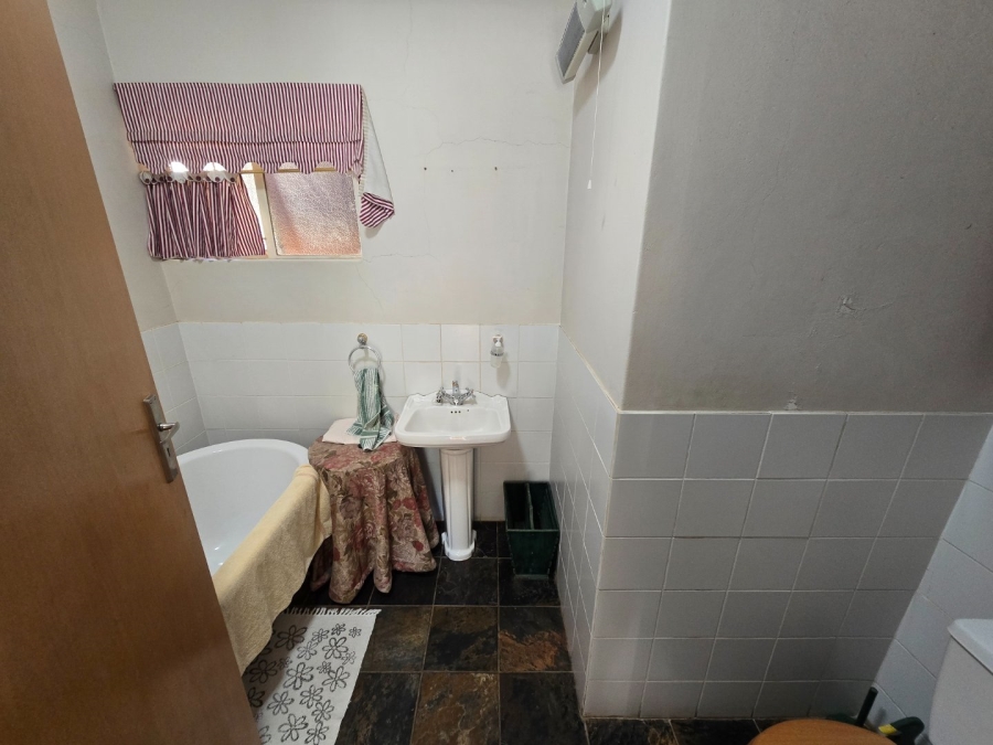 4 Bedroom Property for Sale in Heuwelsig Free State